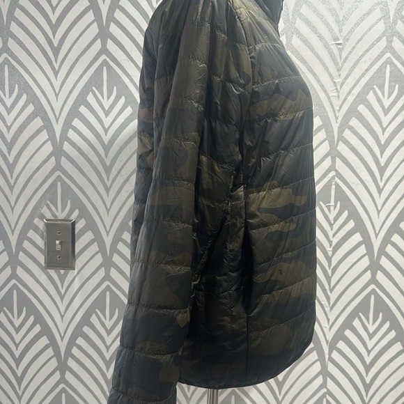 Victoria Secret Pink women’s camouflage puffer jacket - Picture 3 of 9